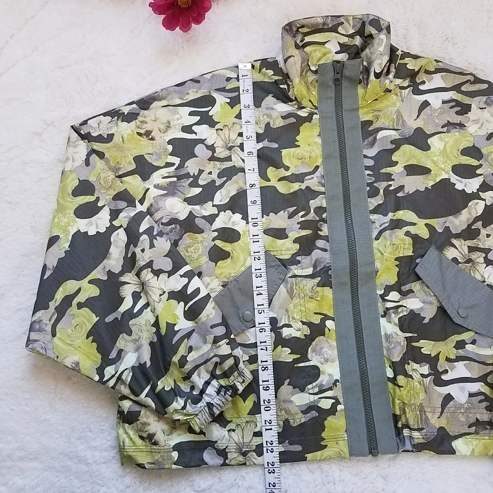 Nike Women's Sportswear Woven Windbreaker Jacket